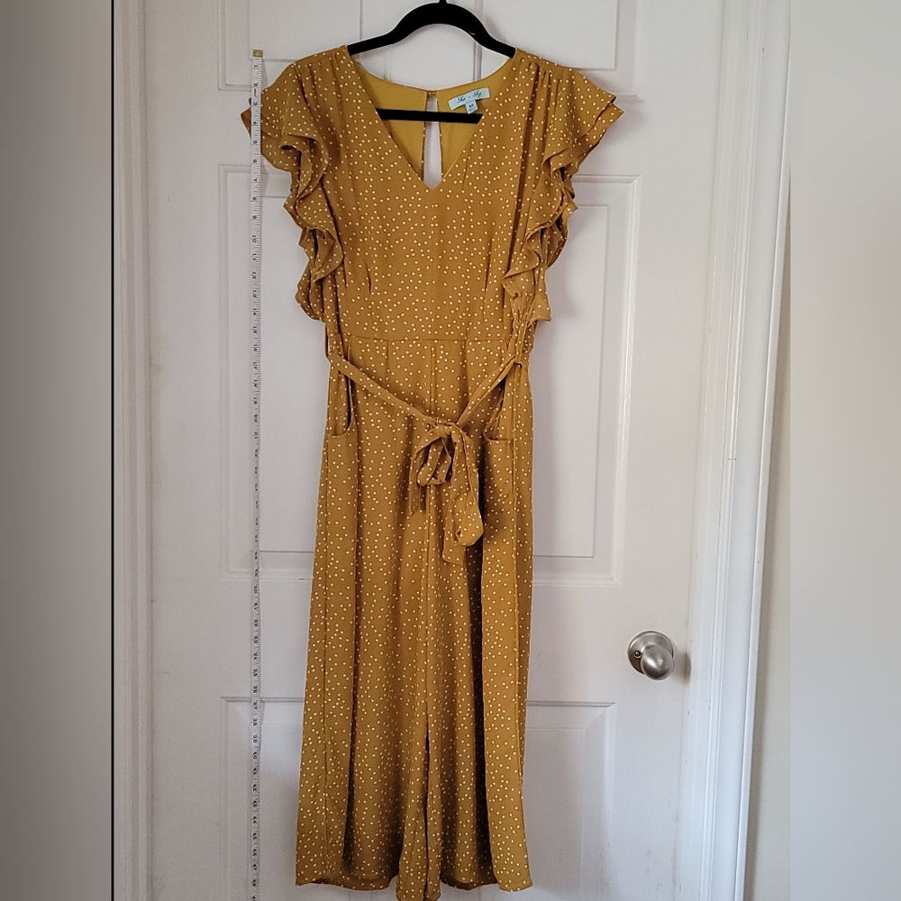 She + Sky Boutique Crop business casual romper size med mustard w/ polkadot.